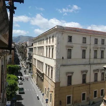 Vittorio Emanuele George Apartment